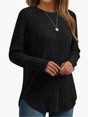 Ribbed Crewneck Sweater Top in Black - Women, Size Large